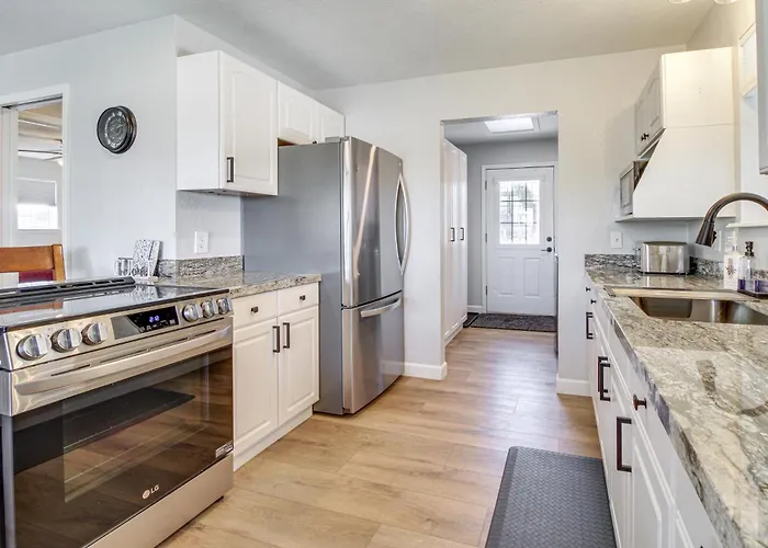 Walk To Dtwn Show Low: Townhome W/ Balcony