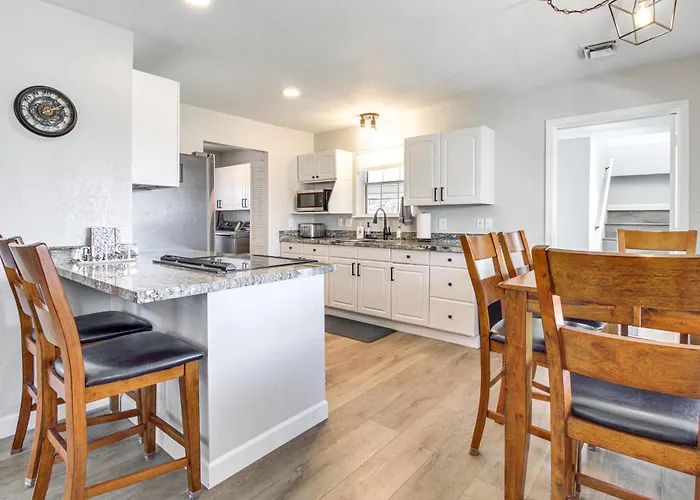 Walk To Dtwn Show Low: Townhome W/ Balcony Show Low