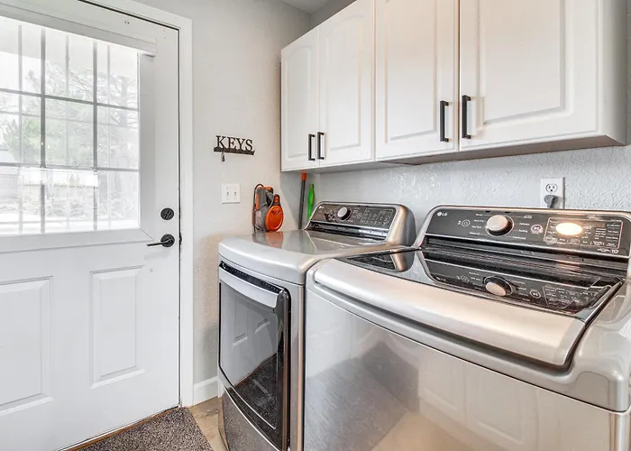 Walk To Dtwn Show Low: Townhome W/ Balcony Holiday home