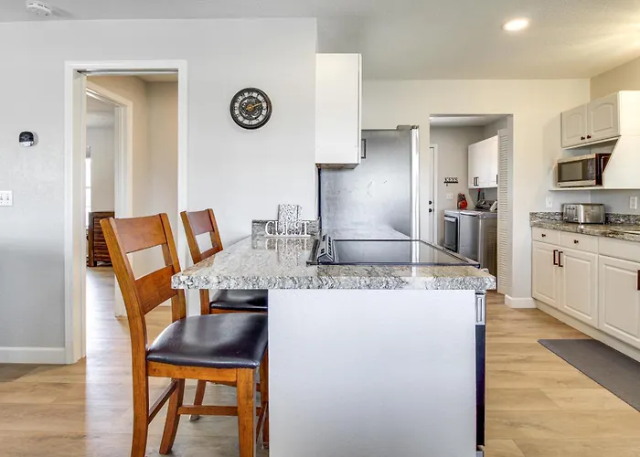 Walk To Dtwn Show Low: Townhome W/ Balcony *